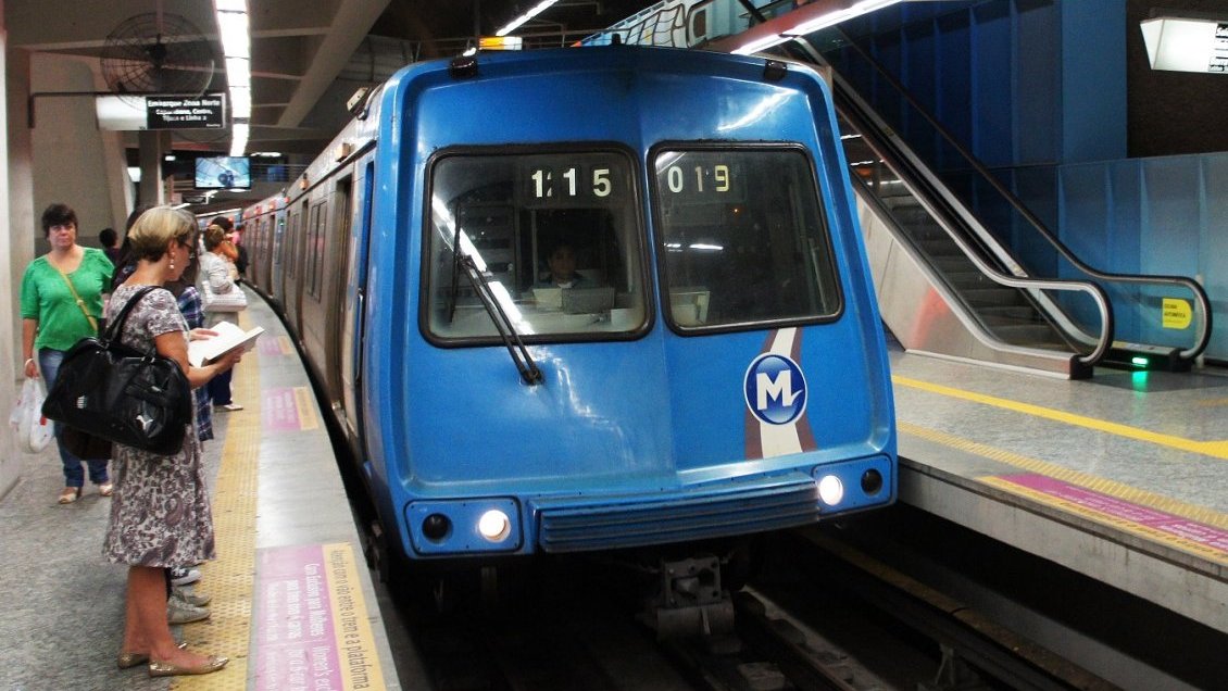 Detienen a un hombre por eyacular sobre una mujer en metro de Río de Janeiro