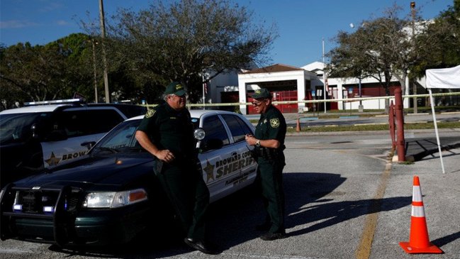 Policía detuvo a un sospechoso tras reportes de tiroteo en escuela secundaria de California