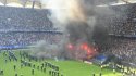 Hamburgo descendió por primera vez y los hinchas desataron el caos en su estadio Hamburgo descendió por primera vez y los hinchas desataron el caos en su estadio