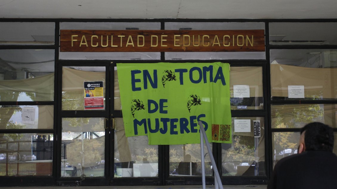 Ministra de la Mujer por tomas feministas: 