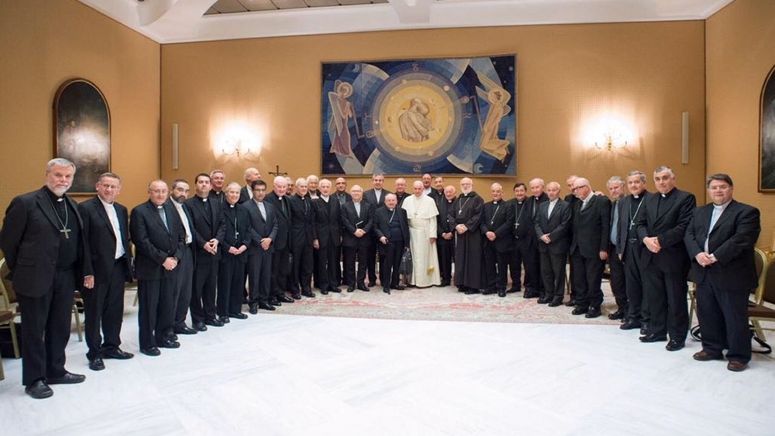 Al menos cuatro obispos chilenos presentaron su renuncia ante el papa, según medio argentino
