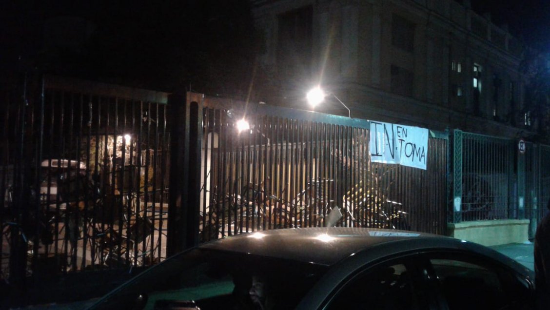 Estudiantes se toman el Instituto Nacional en apoyo a las demandas feministas Estudiantes se toman el Instituto Nacional en apoyo a las demandas feministas
