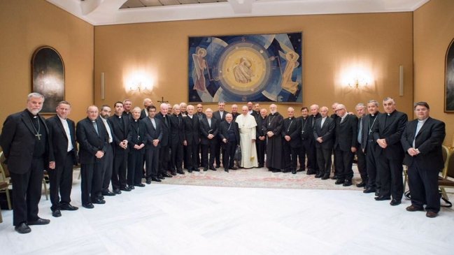 Al menos cuatro obispos chilenos presentaron su renuncia ante el papa, según medio argentino