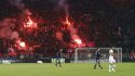 Hinchas de la U desplegaron polémico lienzo en apoyo a barrista que se burló de Tupper