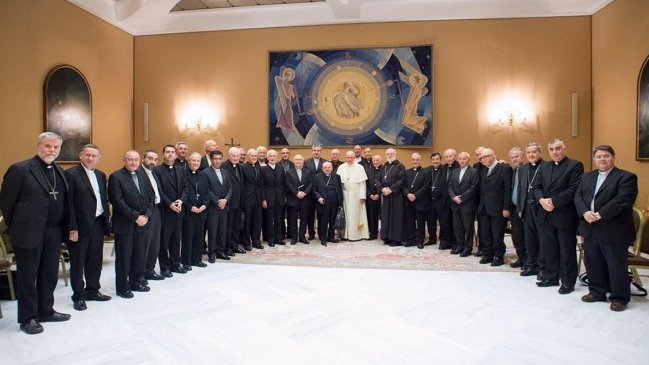 Obispos chilenos pusieron sus cargos a disposición del papa