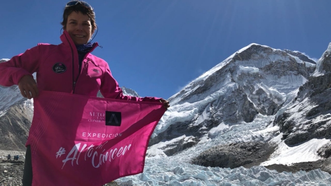 Chilena logró ascender el Monte Everest tras superar un cáncer de mama Chilena logró ascender el Monte Everest tras superar un cáncer de mama