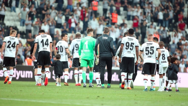 Besiktas de Gary Medel ganó, pero le fue insuficiente para clasificar a la Champions