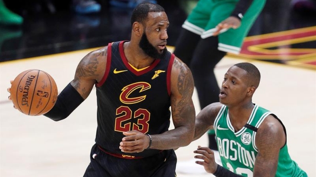 Cleveland Cavaliers superó a Boston Celtics y emparejó la serie en las finales del Este Cleveland Cavaliers superó a Boston Celtics y emparejó la serie en las finales del Este