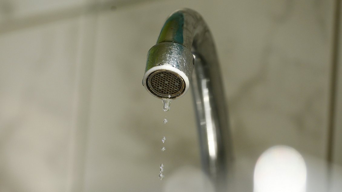 Rotura de matriz mantiene sin agua potable a la zona urbana de Corral Rotura de matriz mantiene sin agua potable a la zona urbana de Corral