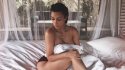 Kim Kardashian anunció el regreso de su perfume con nuevos desnudos frontales