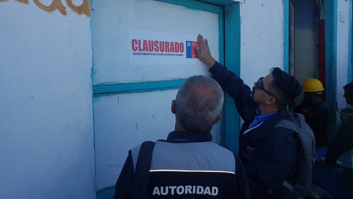 Iquique: Clausuran residencial que operaba en estado insalubre y olía 