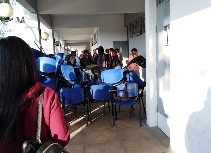 Estudiantes de la Universidad de Tarapacá se sumaron a las tomas por acoso sexual Estudiantes de la Universidad de Tarapacá se sumaron a las tomas por acoso sexual