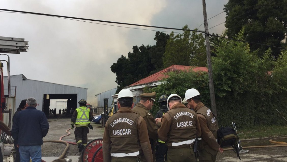 Incendio en fábrica de Valdivia obliga a evacuación preventiva Incendio en fábrica de Valdivia obliga a evacuación preventiva