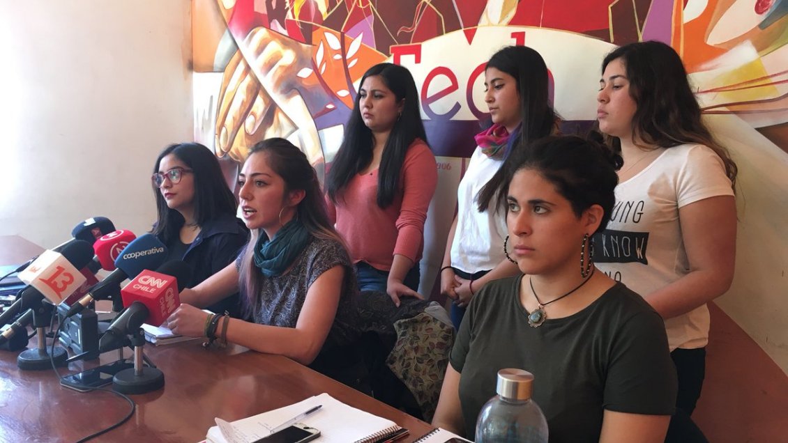 Organizaciones feministas convocan a nueva marcha y exigen renuncias en el Gobierno Organizaciones feministas convocan a nueva marcha y exigen renuncias en el Gobierno