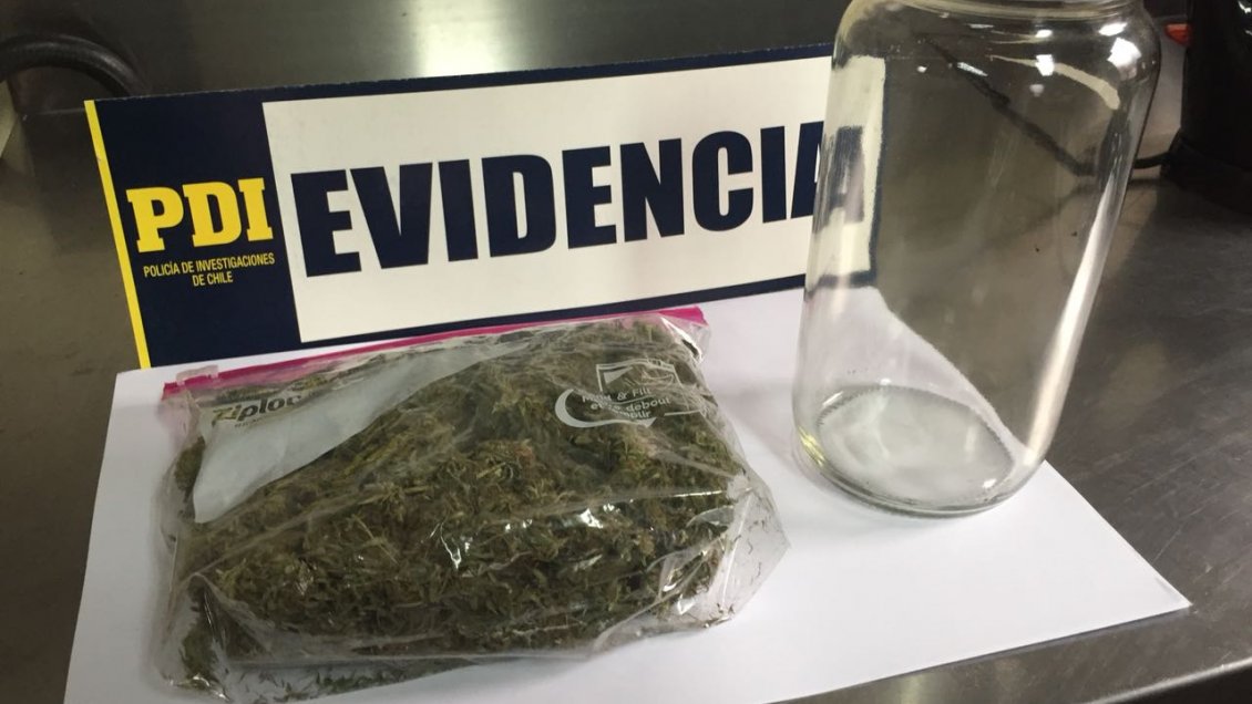 Los Ríos: Estudiante universitario fue detenido portando marihuana Los Ríos: Estudiante universitario fue detenido portando marihuana