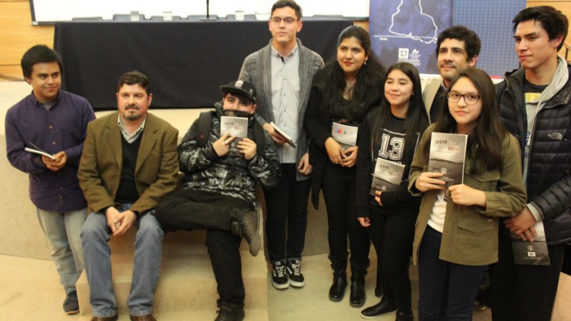 Escolares de Punta Arenas presentaron libro 
