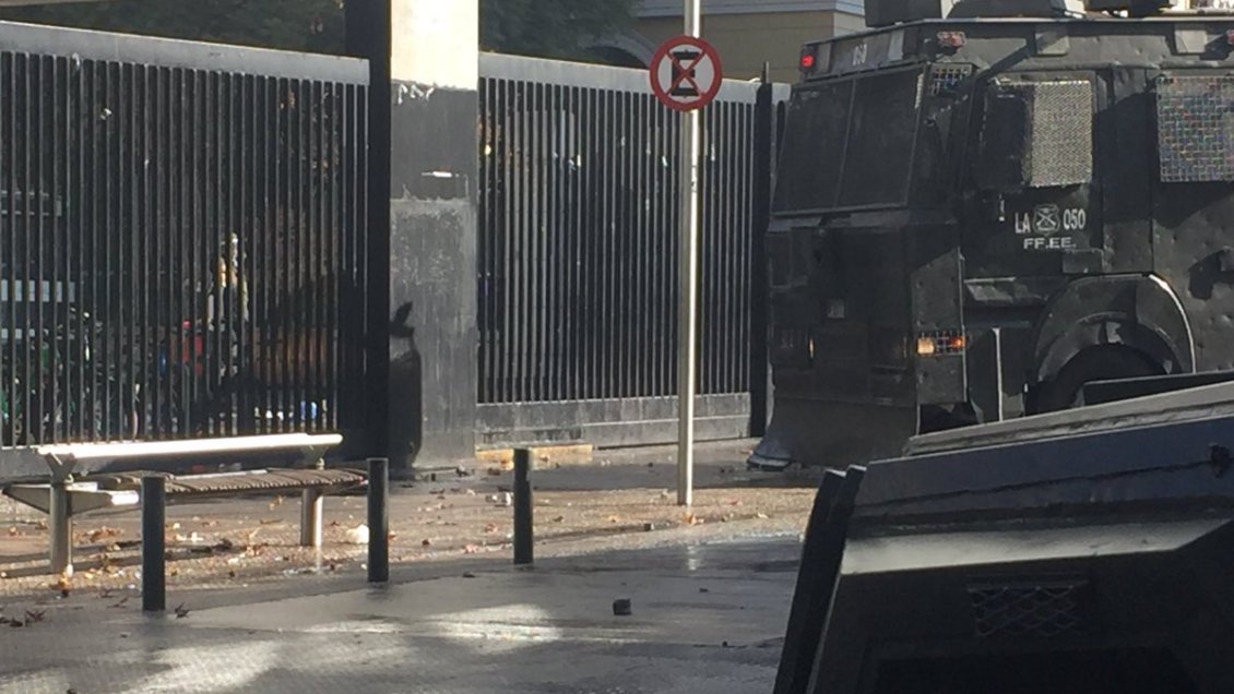 Al menos 10 estudiantes detenidos por protesta en Instituto Nacional Al menos 10 estudiantes detenidos por protesta en Instituto Nacional
