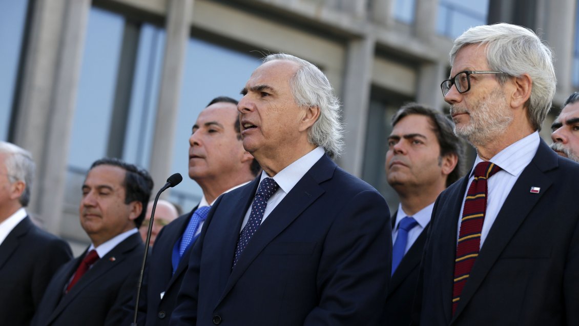 Ministro Chadwick zanja polémica: Esperamos que todas las instituciones nos colaboren