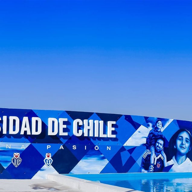 Universidad de Chile cumplió 91 años de historia este jueves 26 de mayo, motivo por el que el club azul presentó un mural en el Centro Deportivo Azul que además homenajea Universidad de Chile cumplió 91 años de historia este jueves 26 de mayo, motivo por el que el club azul presentó un mural en el Centro Deportivo Azul que además homenajea