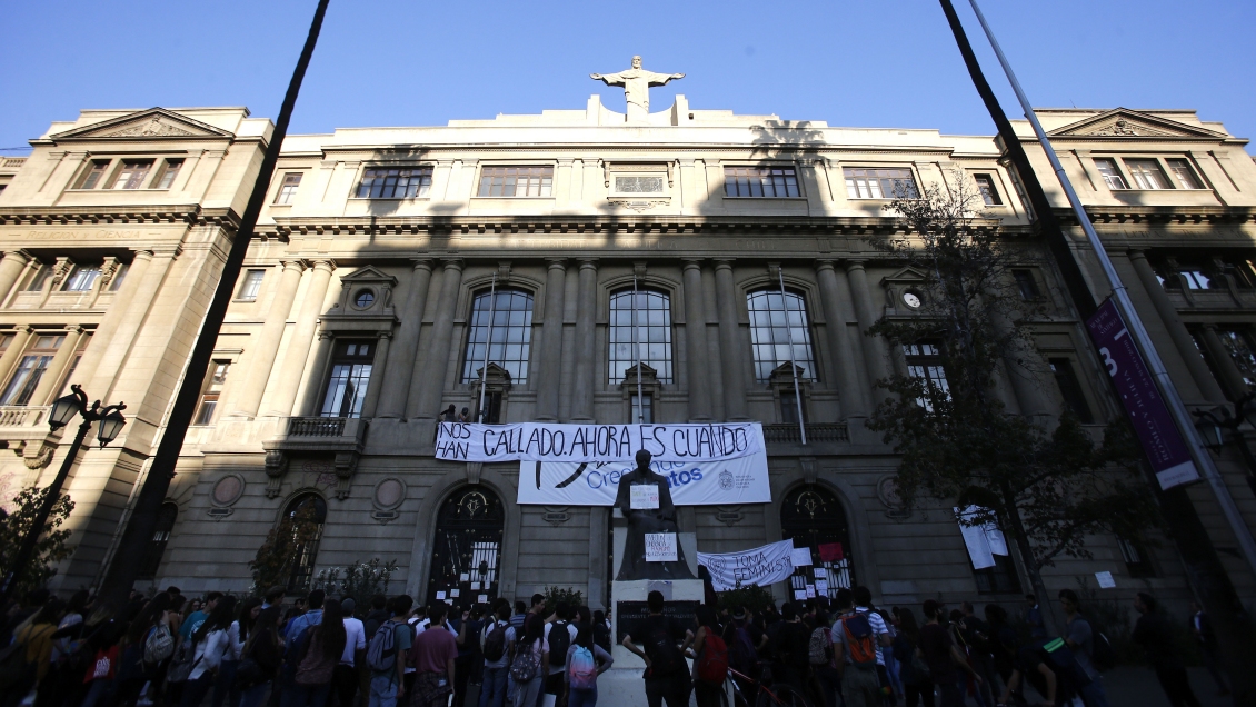 Toma de la UC: Rector pidió ocupación pacífica para evitar sumarios Toma de la UC: Rector pidió ocupación pacífica para evitar sumarios