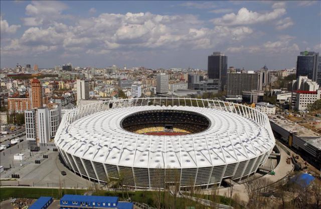 El Estadio Olímpico de Kiev estará de fiesta este sábado cuando se celebre la final de la Champions League entre Real Madrid y Liverpool. El recinto, con un aforo de 70.050 espectadores, es el segundo más grande de Europa del Este tras el Estadio Luzhniki de Moscú. El Estadio Olímpico de Kiev estará de fiesta este sábado cuando se celebre la final de la Champions League entre Real Madrid y Liverpool. El recinto, con un aforo de 70.050 espectadores, es el segundo más grande de Europa del Este tras el Estadio Luzhniki de Moscú.