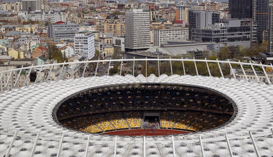 El Estadio Olímpico de Kiev estará de fiesta este sábado cuando se celebre la final de la Champions League entre Real Madrid y Liverpool. El recinto, con un aforo de 70.050 espectadores, es el segundo más grande de Europa del Este tras el Estadio Luzhniki de Moscú. El Estadio Olímpico de Kiev estará de fiesta este sábado cuando se celebre la final de la Champions League entre Real Madrid y Liverpool. El recinto, con un aforo de 70.050 espectadores, es el segundo más grande de Europa del Este tras el Estadio Luzhniki de Moscú.