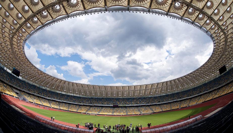 El Estadio Olímpico de Kiev estará de fiesta este sábado cuando se celebre la final de la Champions League entre Real Madrid y Liverpool. El recinto, con un aforo de 70.050 espectadores, es el segundo más grande de Europa del Este tras el Estadio Luzhniki de Moscú. El Estadio Olímpico de Kiev estará de fiesta este sábado cuando se celebre la final de la Champions League entre Real Madrid y Liverpool. El recinto, con un aforo de 70.050 espectadores, es el segundo más grande de Europa del Este tras el Estadio Luzhniki de Moscú.