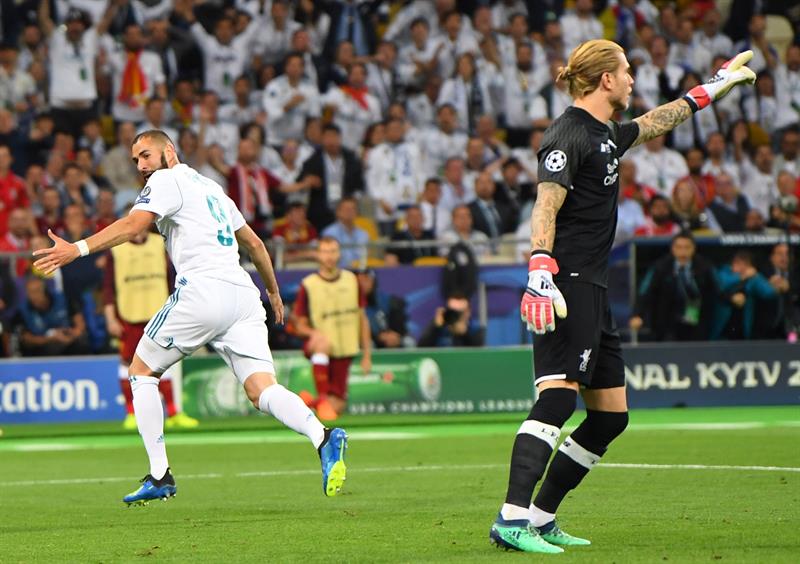 El portero alemán Loris Karius jugó su partido más amargo en Liverpool al cometer dos errores en la caída 3-1 ante Real Madrid por la final de la Liga de Campeones. El portero alemán Loris Karius jugó su partido más amargo en Liverpool al cometer dos errores en la caída 3-1 ante Real Madrid por la final de la Liga de Campeones.