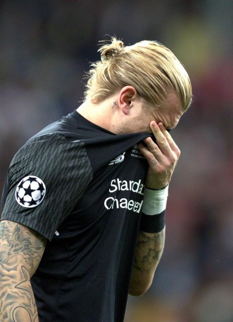 El portero alemán Loris Karius jugó su partido más amargo en Liverpool al cometer dos errores en la caída 3-1 ante Real Madrid por la final de la Liga de Campeones. El portero alemán Loris Karius jugó su partido más amargo en Liverpool al cometer dos errores en la caída 3-1 ante Real Madrid por la final de la Liga de Campeones.