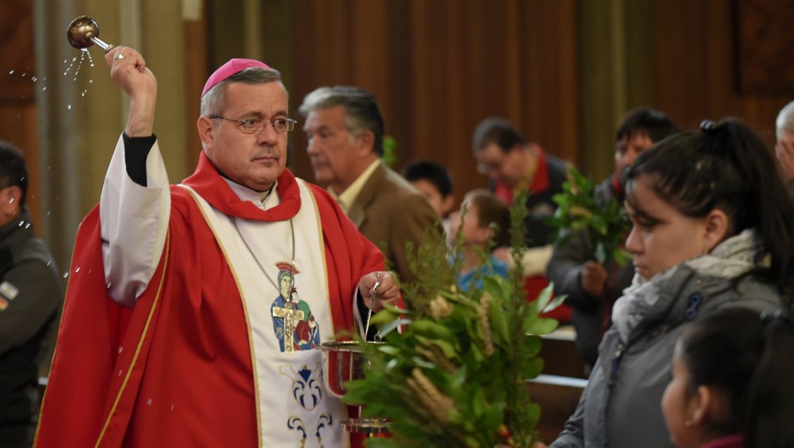 Reapareció el obispo Barros: 