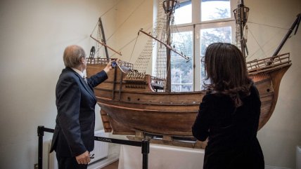   Punta Arenas: Instalaron réplica de la Nao Victoria en la Intendencia de Magallanes 