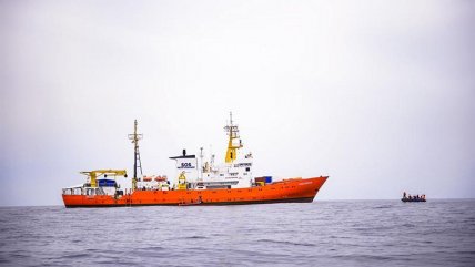 España acogerá barco con más de 600 inmigrantes rechazado por Italia y Malta