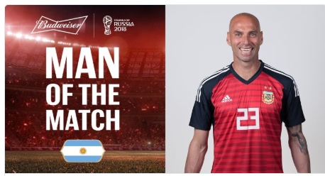 Croacia tumbó con un contundente 3-0 a Argentina y todo comenzó con un garrafal error del portero Willy Caballero, blanco de las críticas y los memes en las redes sociales. Croacia tumbó con un contundente 3-0 a Argentina y todo comenzó con un garrafal error del portero Willy Caballero, blanco de las críticas y los memes en las redes sociales.