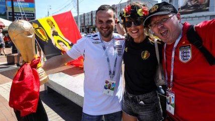 Las hinchadas llenaron de color los estadios en la última jornada de la fase grupal del Mundial