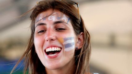 Las hinchadas sufrieron y celebraron durante la primera jornada de octavos del Mundial