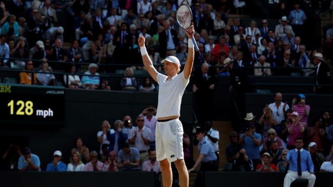 Kevin Anderson logró la hazaña ante Roger Federer en un extenso partido Kevin Anderson logró la hazaña ante Roger Federer en un extenso partido
