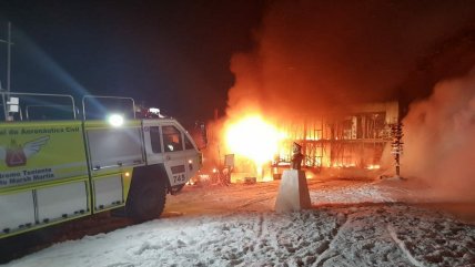   El incendio que destruyó la Gobernación Marítima de la Armada en la Antártica 