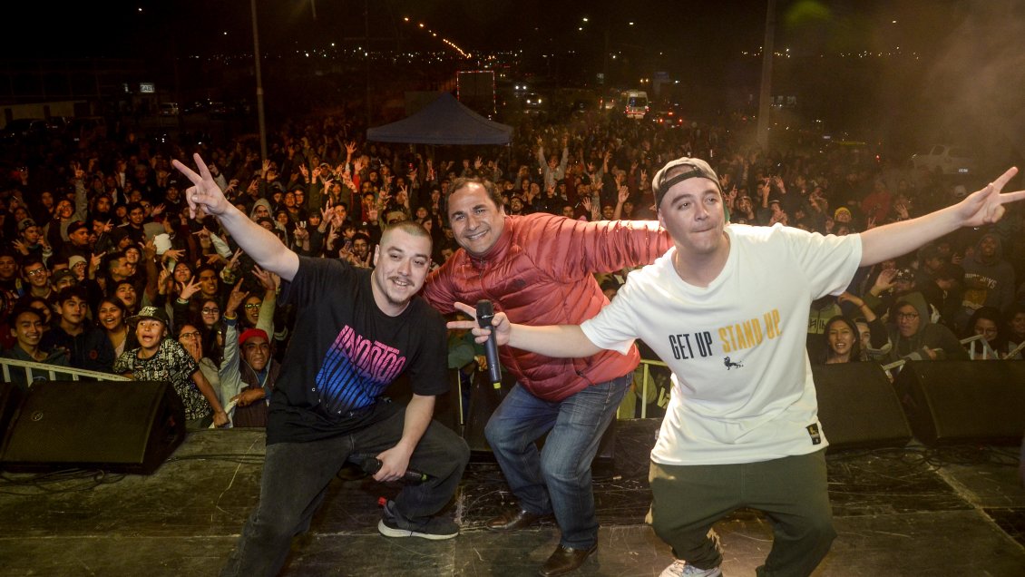 Jóvenes de Alto Hospicio disfrutan de música urbana Jóvenes de Alto Hospicio disfrutan de música urbana