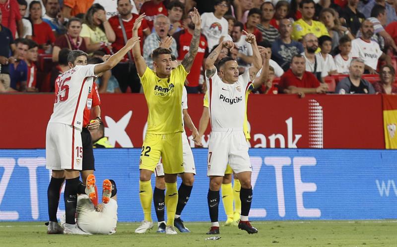 A nueve minutos del término del cotejo entre Sevilla con Villarreal, que acabó 0-0, el blanquirrojo Sergio Escudero saltó en la disputa de una pelota aérea y cayó mal, para acabar con un codo torcido de una manera escalofriante. El jugador luego fue sacado de la cancha en camilla para ser trasladado a un hospital. A nueve minutos del término del cotejo entre Sevilla con Villarreal, que acabó 0-0, el blanquirrojo Sergio Escudero saltó en la disputa de una pelota aérea y cayó mal, para acabar con un codo torcido de una manera escalofriante. El jugador luego fue sacado de la cancha en camilla para ser trasladado a un hospital.