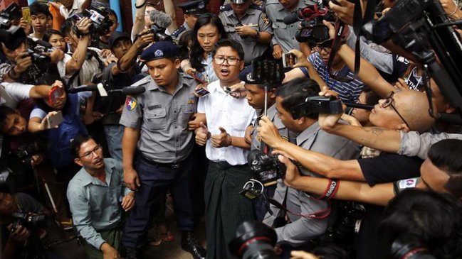 Birmania: Tribunal condenó a siete años de prisión a periodistas que investigaban matanza rohingya