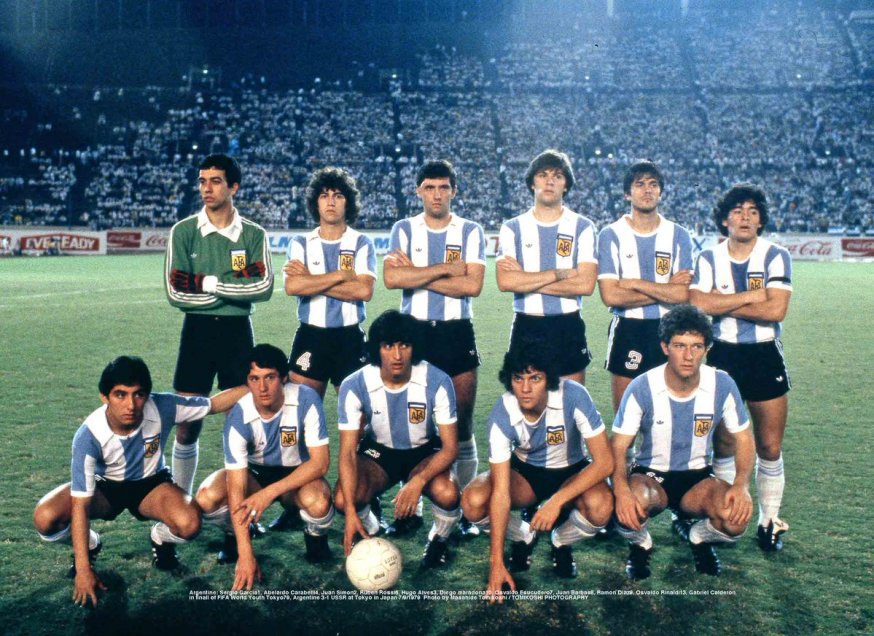 El fotógrafo japonés Masahide Tomikoshi sorprendió al mundo al compartir inéditas imágenes de un joven Diego Armando Maradona. Las fotos, de su propia autoría, las sacó durante el Mundial Juvenil que conquistó la albiceleste en tierras niponas. También compartió registros del Mundial de México 1986. El fotógrafo japonés Masahide Tomikoshi sorprendió al mundo al compartir inéditas imágenes de un joven Diego Armando Maradona. Las fotos, de su propia autoría, las sacó durante el Mundial Juvenil que conquistó la albiceleste en tierras niponas. También compartió registros del Mundial de México 1986.