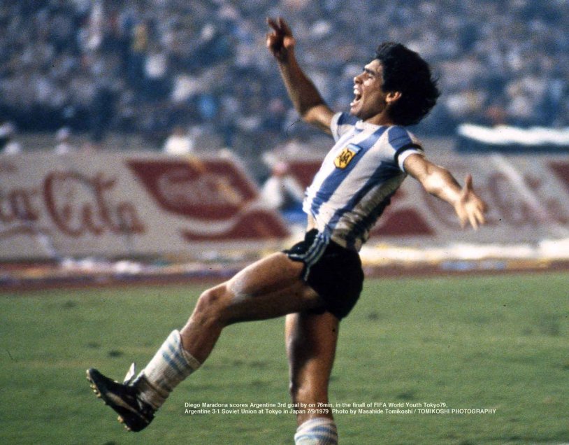 El fotógrafo japonés Masahide Tomikoshi sorprendió al mundo al compartir inéditas imágenes de un joven Diego Armando Maradona. Las fotos, de su propia autoría, las sacó durante el Mundial Juvenil que conquistó la albiceleste en tierras niponas. También compartió registros del Mundial de México 1986. El fotógrafo japonés Masahide Tomikoshi sorprendió al mundo al compartir inéditas imágenes de un joven Diego Armando Maradona. Las fotos, de su propia autoría, las sacó durante el Mundial Juvenil que conquistó la albiceleste en tierras niponas. También compartió registros del Mundial de México 1986.