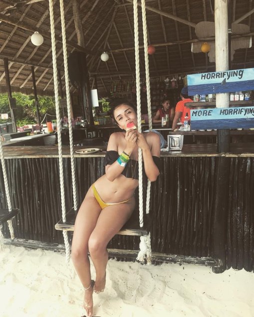 Steffi Méndez posó recientemente en las playas de México y terminó compartiendo una imagen en topless con el texto Steffi Méndez posó recientemente en las playas de México y terminó compartiendo una imagen en topless con el texto