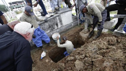   Exhumaron los restos de Julius Kroehl, inventor del submarino 