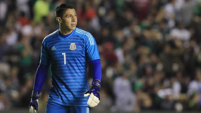  Arquero de la selección mexicana fue felicitado por Claudio Bravo  