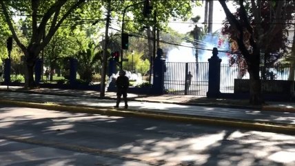   Carabineros usó gases lacrimógenos para dispersar a escolares en la UMCE 