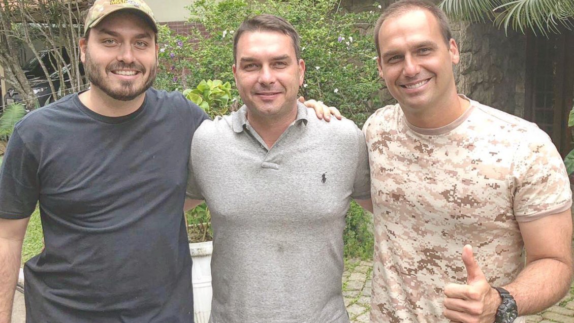 El clan Bolsonaro, padre e hijos juntos en el poder El clan Bolsonaro, padre e hijos juntos en el poder
