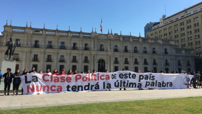 ACES se manifestó en La Moneda en rechazo a proyecto Aula Segura