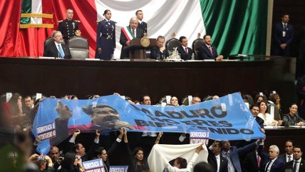 AMLO nombró a Maduro y los congresistas respondieron a gritos: 