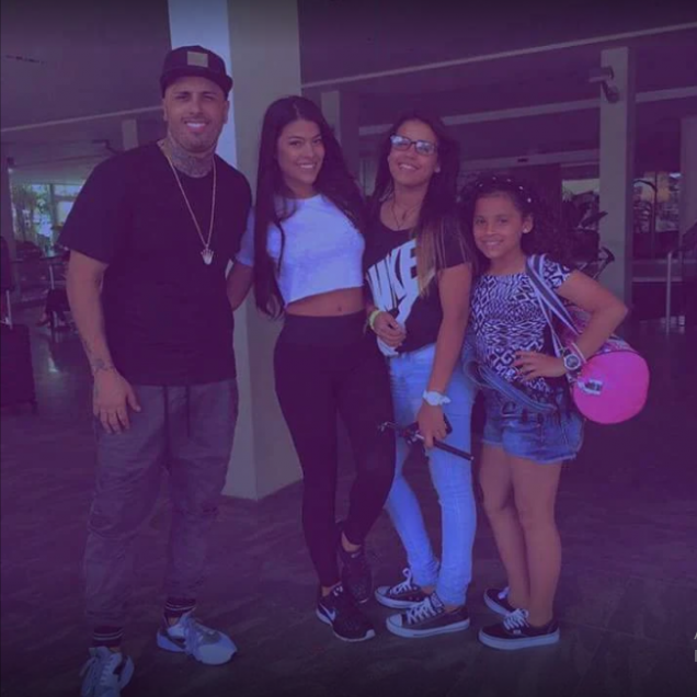 “Aquí mi orquesta. Los verdaderos 4 babys”, escribió durante Navidad el cantante Nicky Jam junto a sus cuatro hijos: Alyssa, Luciana, Yarimar y Joe Martin. “Aquí mi orquesta. Los verdaderos 4 babys”, escribió durante Navidad el cantante Nicky Jam junto a sus cuatro hijos: Alyssa, Luciana, Yarimar y Joe Martin.